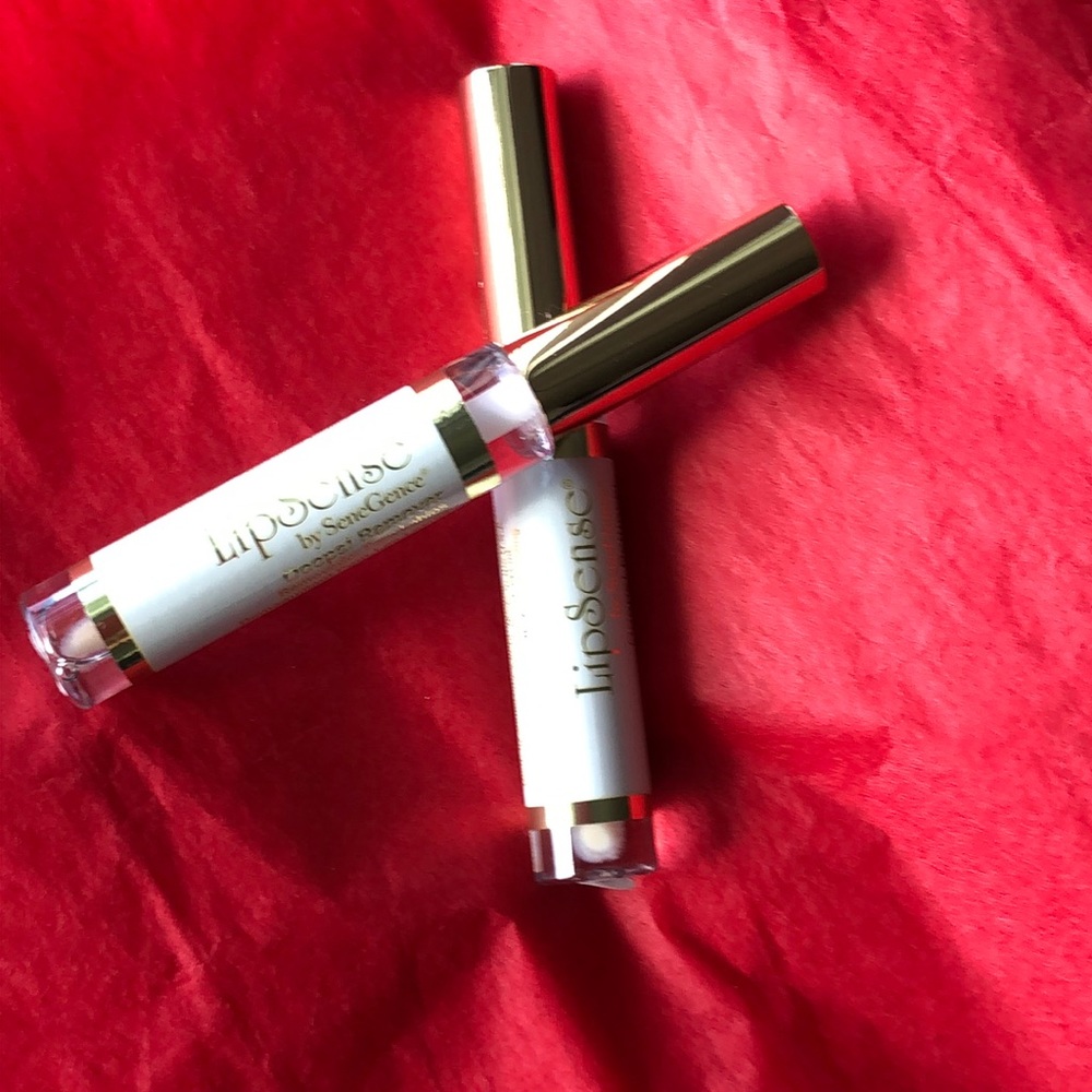 Lip color remover